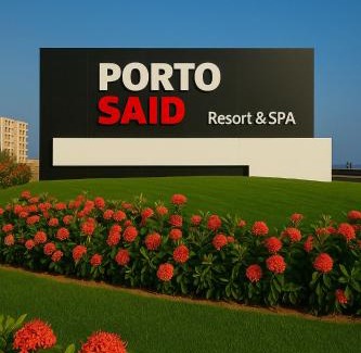 Al-Manasrah Chalet De Esquí | Beachfront Chalet in Porto Said with P Garden