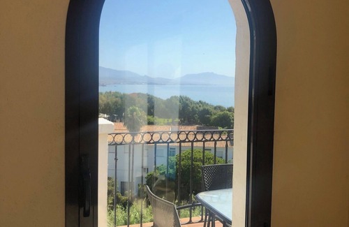 Cabrita Apartamento | Beachfront Penthouse with large terrace and great views.