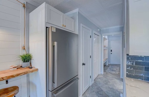 Hilton Head Island Condominio | Beachfront Escape w Balcony+Pool