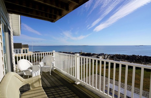 Camp Ellis Casa | Beachfront Family Retreat Cottage and Carriage House