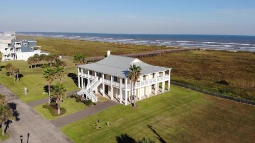 Red Fish Cove Casa | Beachfront Flamingo