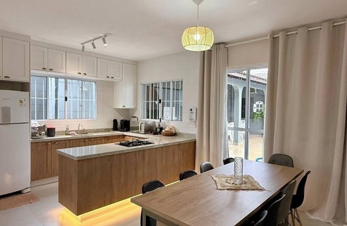 Centro Casa | Beachfront/foot-in-the-sand house on Indaiá beach for up to 18 people