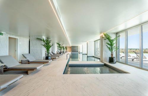 Armacao de Pera Apartamento | Beachfront Garden & SPA - indoor and outdoor pool