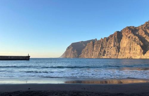 Los Gigantes Apartamento | Beachfront Gem with Sand and Sea at Your Doorstep
