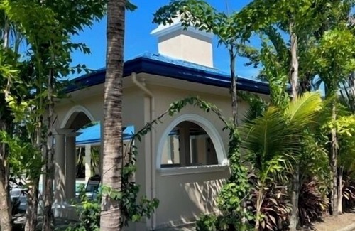 Tela Casa | Beachfront getaway,5 minutes from shore! Featuring a pool & recreational spaces.