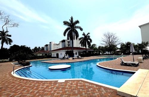 Bejuco Apartamento | Beachfront Getaway, AC, Pools and Sunset Views