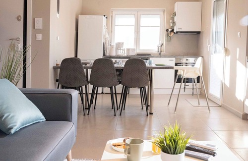 Neoi Epivates Apartamento | Beachfront getaway near Thessaloniki - 8 min. to the airport Family-friendly!