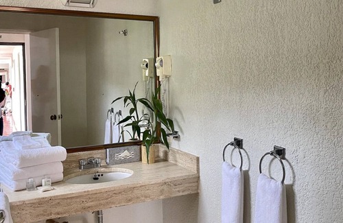 Zona sur Hotel | Beachfront Getaway with Panoramic Views | Outdoor Pools, Near Malecon Boardwalk
