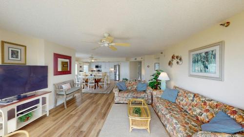 Litchfield by the Sea Casa | Beachfront Haven 2BR Retreat Litchfield By the Sea