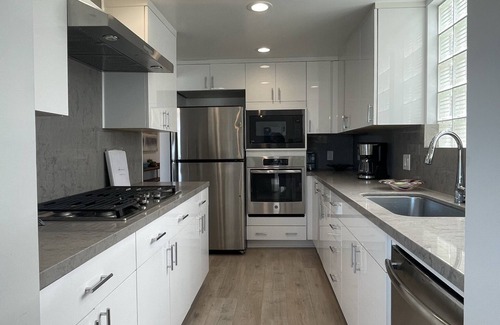 Playa Del Rey Condominio | Beachfront Haven! On the sand, just minutes from LAX.