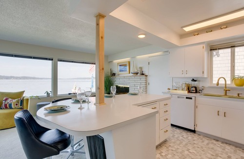 University Place Casa | Beachfront Historical Home in University Place!