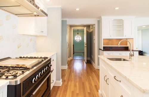 Pine Orchard Casa | Beachfront Home in Pine Orchard, Branford available for monthly or academic rent