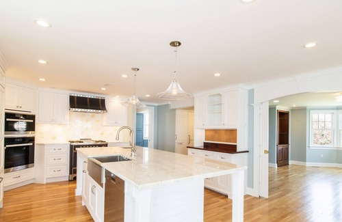 Pine Orchard Casa | Beachfront Home in Pine Orchard, Branford available for monthly or academic rent