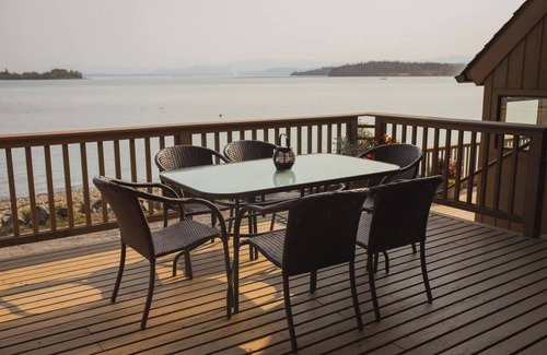 Lummi Island Casa | Beachfront Home/Panoramic Views