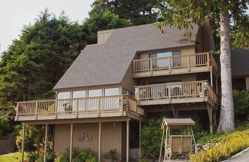 Lummi Island Casa | Beachfront Home/Panoramic Views