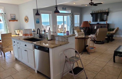 Port St. Joe Casa | Beachfront home with beautiful view of beach and ocean.