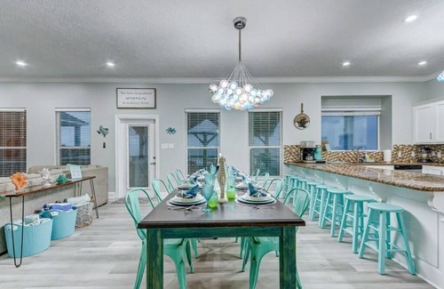 Port Bolivar Casa | Beachfront | Hot Tub | Fire Pit | Game Room