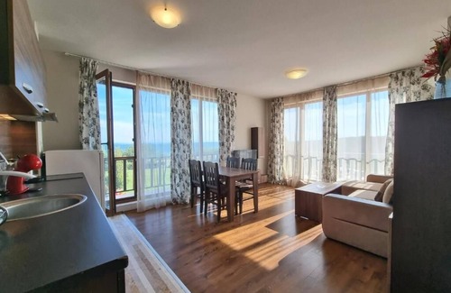 Burgas Apartamento | Beachfront hotel Diamond beach, Apartment Alkor ,Sarafovo достъп летище на 2 км