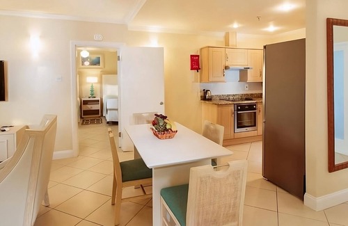 Rodney Bay Apartamento | Beachfront Hotel! Four Spacious 1BR Suites with Full Kitchen and Sea View!