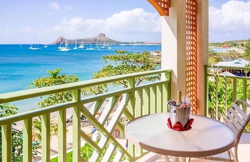 Rodney Bay Apartamento | Beachfront Hotel! Four Spacious 1BR Suites with Full Kitchen and Sea View!