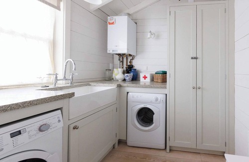 East Wittering Casa | Beachfront House w Pool & Steam