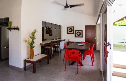Cerro Plano Casa | Casa frente al mar en Playa Tivives con piscina privada