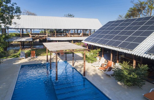 Playa Grande Casa | Casa frente al mar, piscina, salón de yoga en medio de un bosque de 70 acres