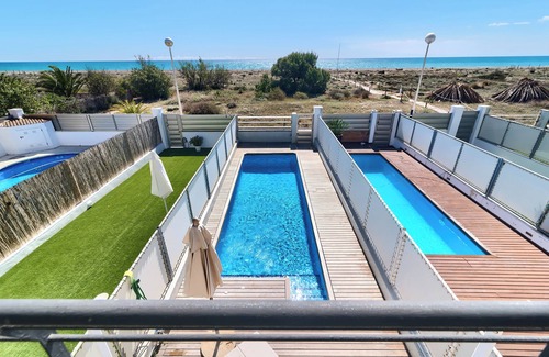 Playa de Almarda Casa | Casa frente al mar con piscina privada