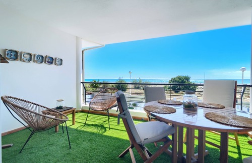Playa de Almarda Casa | Casa frente al mar con piscina privada