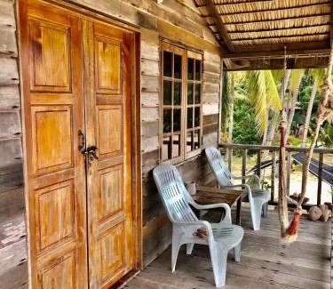 Tioman Island Complejo | Beachfront Hut Upstairs Astra - Beach Shack Chalet