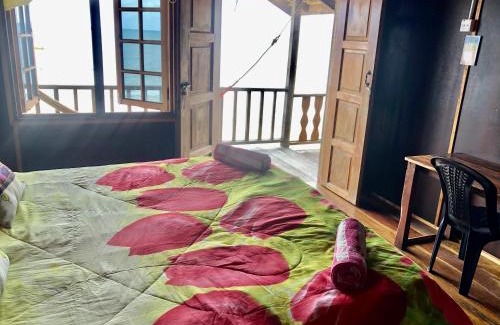 Tioman Island Complejo | Beachfront Hut Upstairs Astra - Beach Shack Chalet
