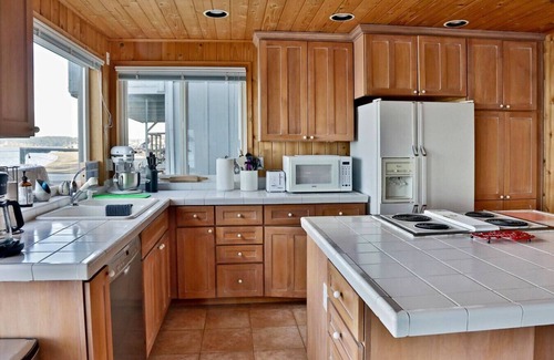 Langley Casa | Beachfront I WhaleWatching I King Bed I Kayak I Paddle board