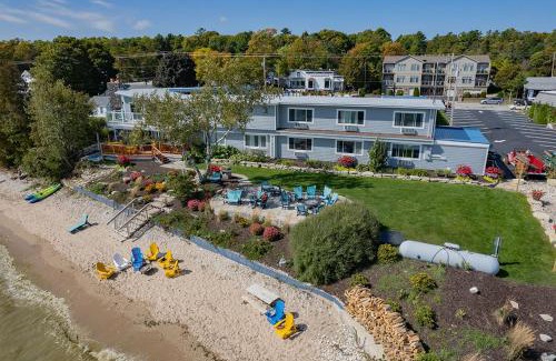 Baileys Harbor Hotel | Beachfront Inn