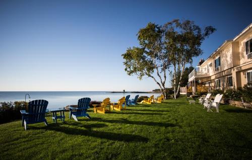 Baileys Harbor Hotel | Beachfront Inn