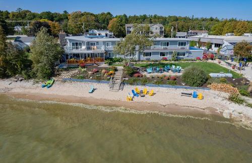 Baileys Harbor Hotel | Beachfront Inn