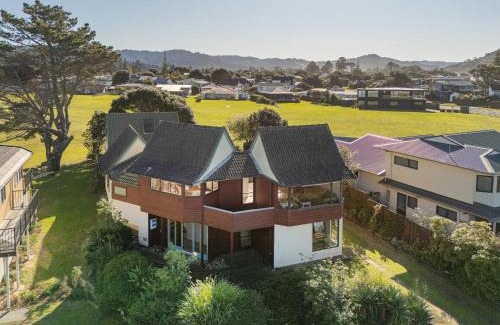 Pauanui Casa | Beachfront Landing - Pauanui Holiday Home