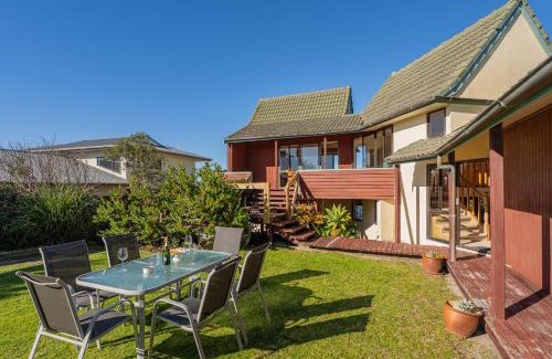 Pauanui Casa | Beachfront Landing - Pauanui Holiday Home