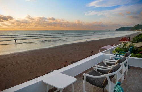 Comuna San José Casa | Frente a la playa, piscina grande, piscina de entrenamiento y jacuzzi, área de barbacoa, jardines espectaculares