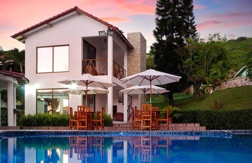 Comuna San José Casa | Frente a la playa, piscina grande, piscina de entrenamiento y jacuzzi, área de barbacoa, jardines espectaculares