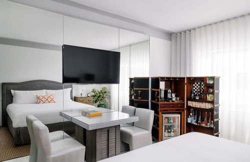City Center Complejo | Beachfront Location! 2 Comfortable Units, Outdoor Pool, Pets are Welcome!