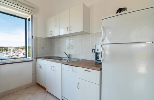 Simuni Apartamento | Beachfront Lovro 6 apartment