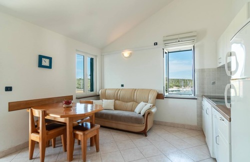 Simuni Apartamento | Beachfront Lovro 6 apartment