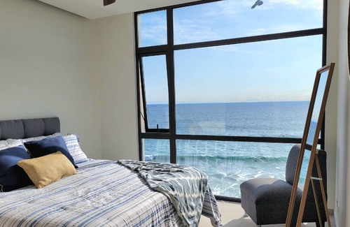 Primo Tapia Condominio | Beachfront Luxury Condo Pool Jacuzzi