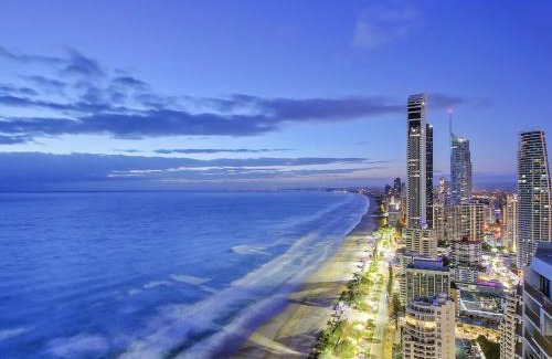 Burleigh Heads Apartamento | Beachfront Luxe Escape at Surfers Paradise Parking