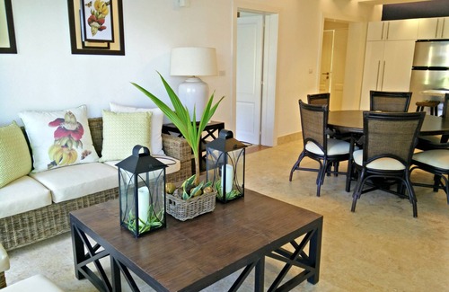 Puerto Bahia Apartamento | Frente a la playa Apartamento de Lujo: Pasos de la hermosa playa de la isla