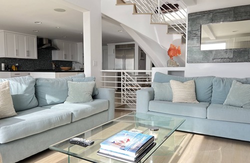 Hollywood Beach Casa | Beachfront Luxury Getaway on the sands of pristine Hollywood Beach - Sleeps 10!