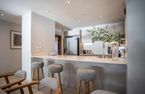La Preneuse Villa | Beachfront Luxury Villa & pool