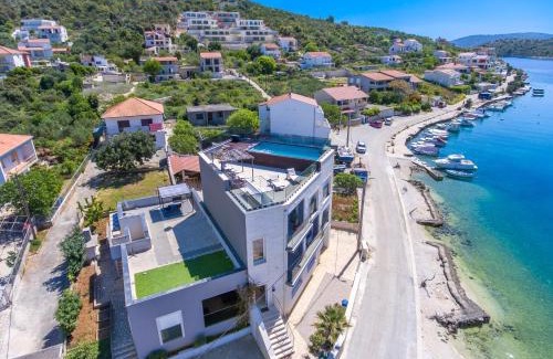 Vinisce Villa | Beachfront Luxury Villa