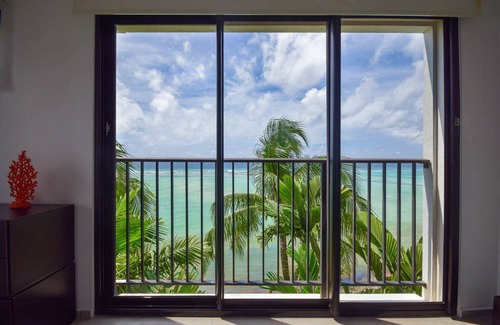 Saint Lawrence Apartamento | Beachfront Luxury with Incredible Ocean Views