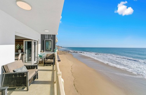 Eastern Malibu Cabaña | Beachfront Malibu House w/ Sauna & Ocean-view Deck